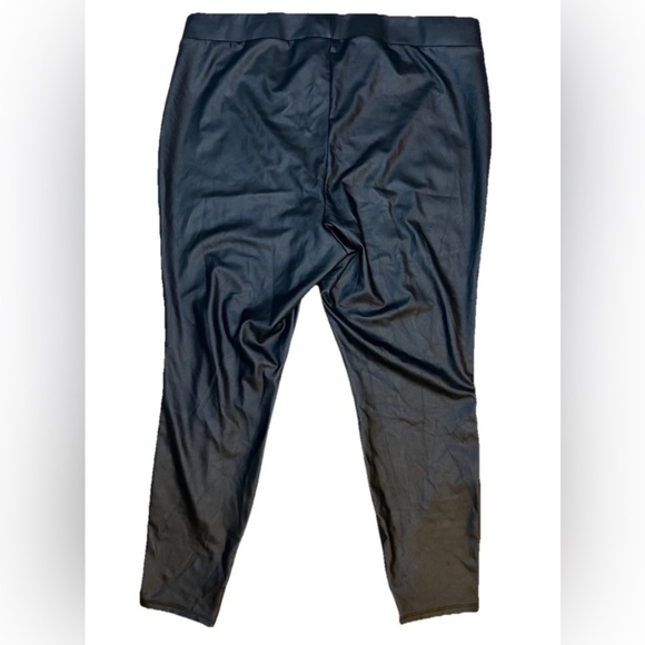 TORRID PLATINUM PREMIUM BLACK FAUX LEATHER QUILTED LEGGINGS SIZE 3 38x26 - Picture 3 of 7